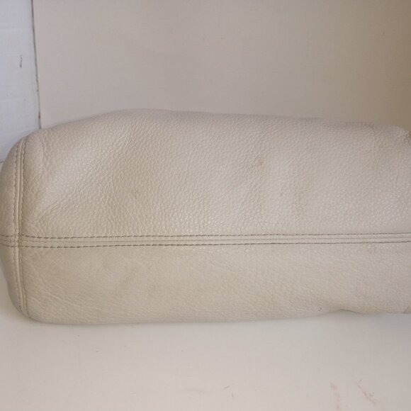 ๐๐ GIVEAWAY ๐๐Michael Kors Cream Satchel with Gold Accents - Picture 12 of 15